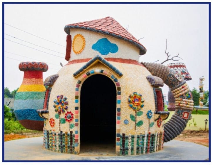 खुर्जा में प्राधिकरण द्वारा बनाया गया अनोखी दुनिया। स्रोत : प्राधिकरण