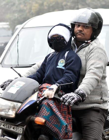 मेरठ..कंवलजीत..दिल्ली रोड पर सड़क पर खड़े वाहन.....संवाद मेरठ..कंवलजीत..दिल्ली रोड पर सड़क पर खड़े वाहन.....संवाद