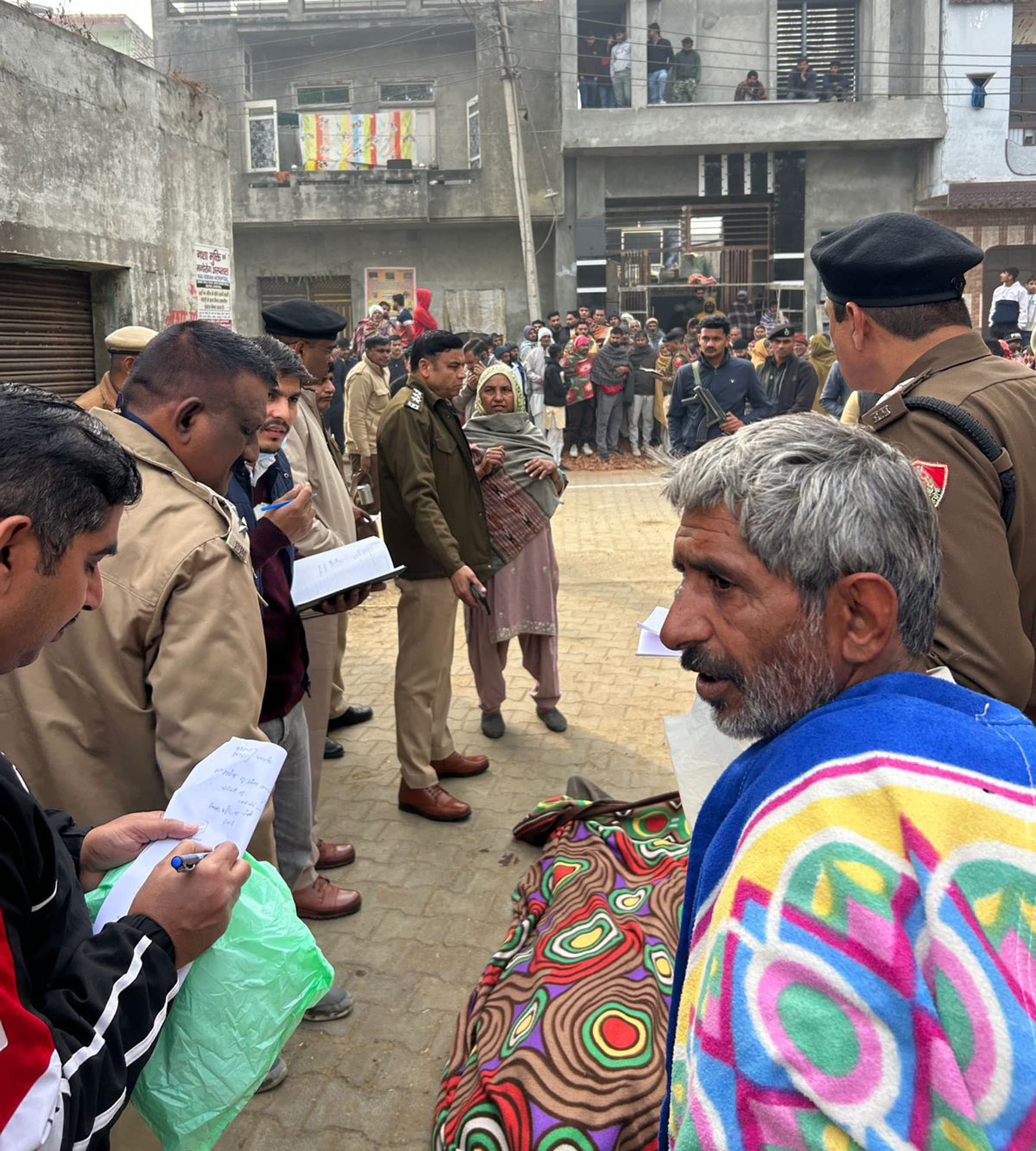 उपासना यादव मौका स्थल का दौरा करते हुए। संवाद उपासना यादव मौका स्थल का दौरा करते हुए। संवाद