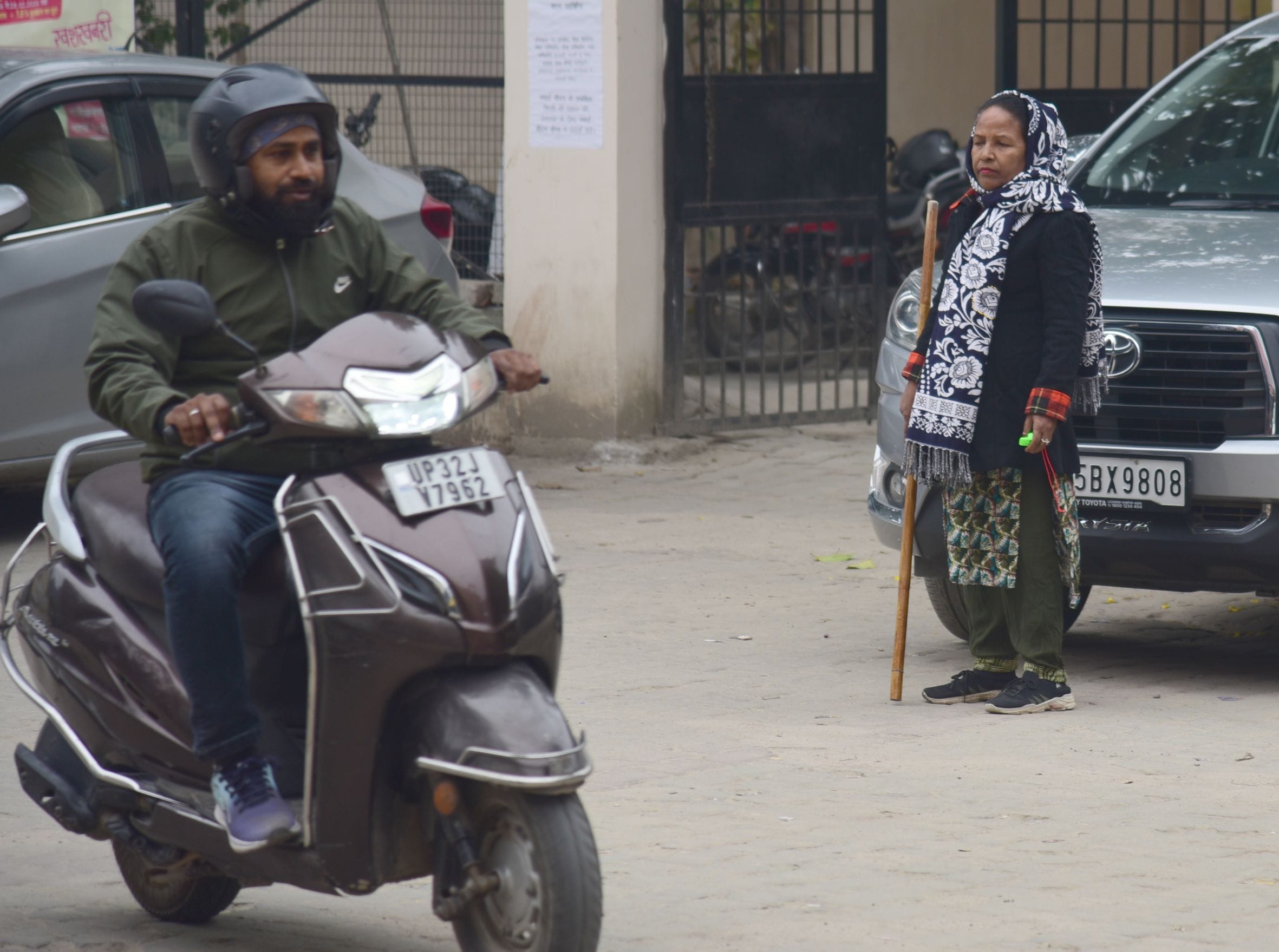 व्यवस्था संभालतीं महिलाएं। व्यवस्था संभालतीं महिलाएं।