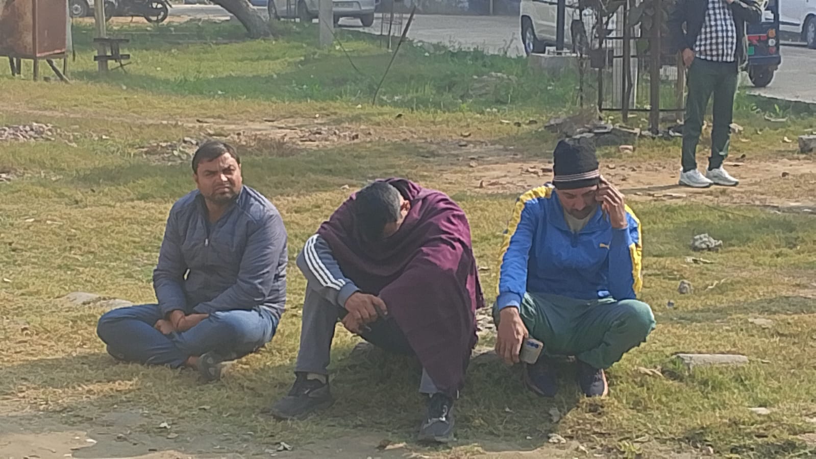 20jjrp19 - सिविल अस्पताल में चिकित्सकों से बात करते पुलिस कर्मचारी। संवाद