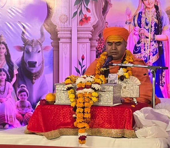 29...डीएलएफ काॅलोनी में श्रीमद्भागवत महापुराण यज्ञ कार्यक्रम में उपस्थित श्रद्धालु । स्रोत : श