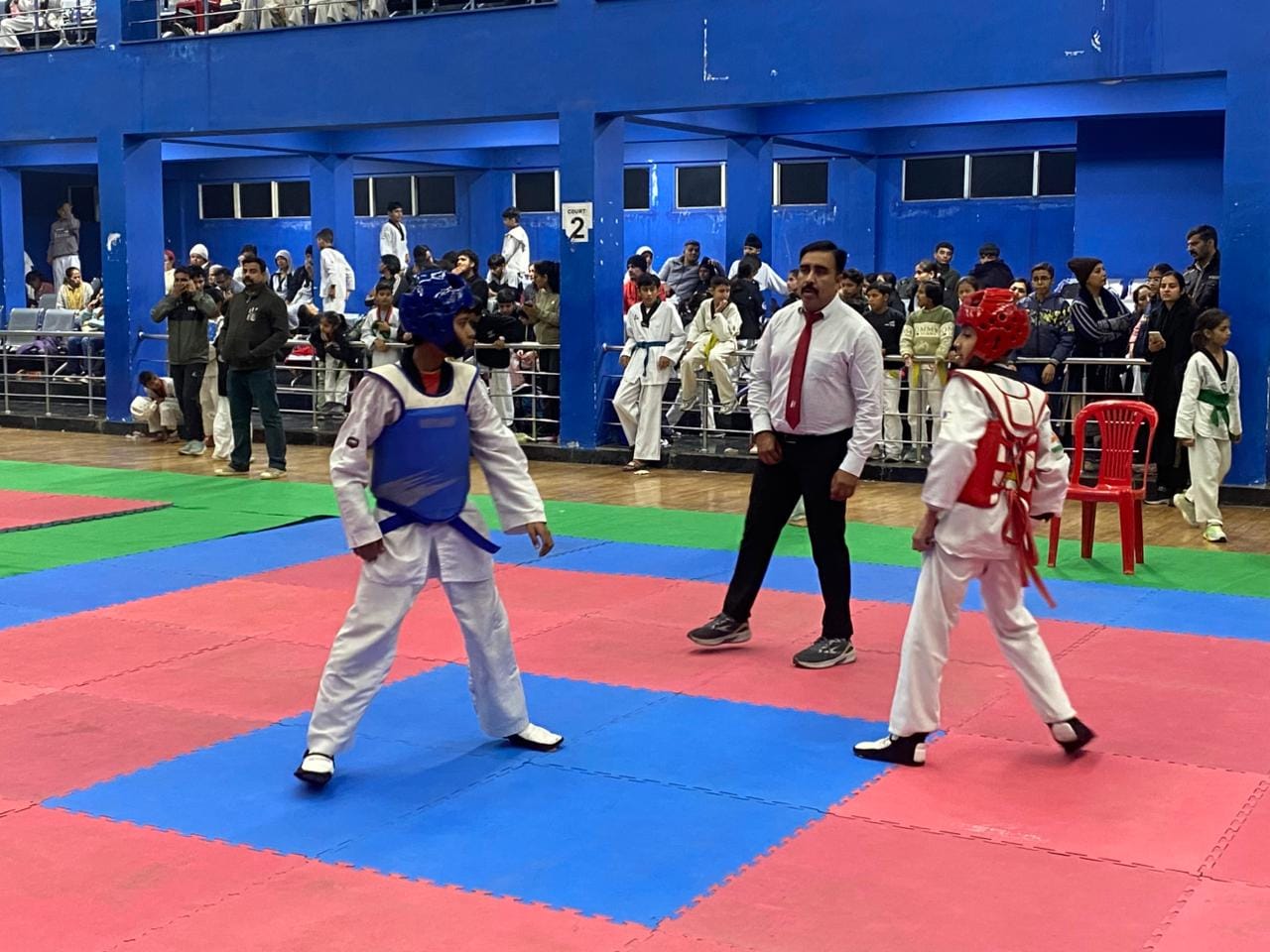 अंबाला कैंट के बैडमिंटन हॉल में 16वीं हरियाणा कप ताइक्वांडो चैंपियनशिन की शुरूआत करते हुए एसोस