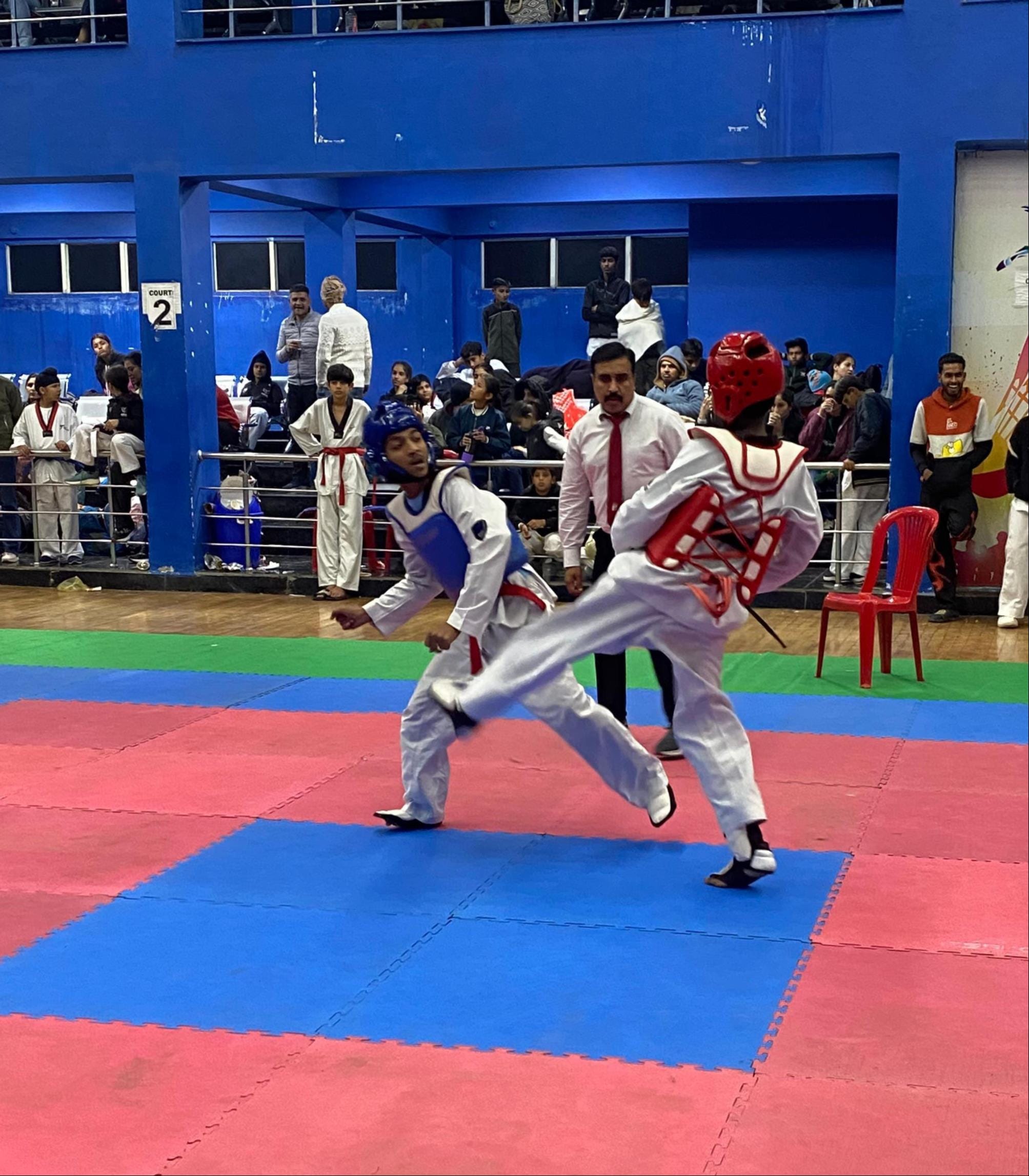 अंबाला कैंट के बैडमिंटन हॉल में 16वीं हरियाणा कप ताइक्वांडो चैंपियनशिन की शुरूआत करते हुए एसोस