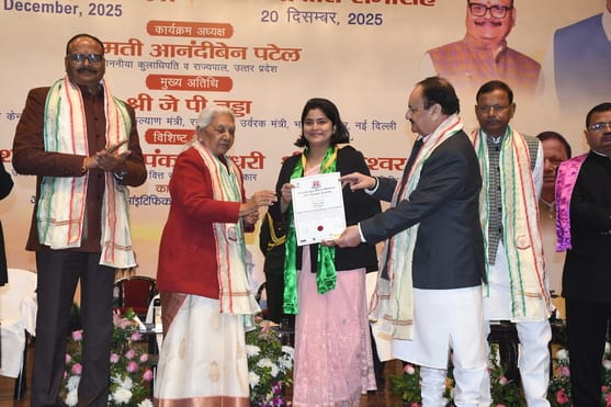 अटल बिहारी वाजपेई साइंटिफिक कन्वेंशन सेंटर में आयोजित केजीएमयू के 21वें दीक्षांत समारोह की झलकि अटल बिहारी वाजपेई साइंटिफिक कन्वेंशन सेंटर में आयोजित केजीएमयू के 21वें दीक्षांत समारोह की झलकि