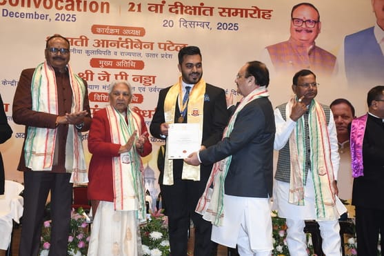 अटल बिहारी वाजपेई साइंटिफिक कन्वेंशन सेंटर में आयोजित केजीएमयू के 21वें दीक्षांत समारोह की झलकि अटल बिहारी वाजपेई साइंटिफिक कन्वेंशन सेंटर में आयोजित केजीएमयू के 21वें दीक्षांत समारोह की झलकि