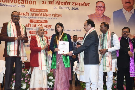 अटल बिहारी वाजपेई साइंटिफिक कन्वेंशन सेंटर में आयोजित केजीएमयू के 21वें दीक्षांत समारोह की झलकि अटल बिहारी वाजपेई साइंटिफिक कन्वेंशन सेंटर में आयोजित केजीएमयू के 21वें दीक्षांत समारोह की झलकि