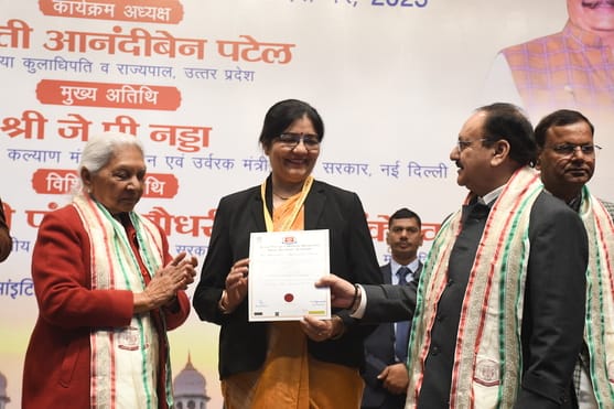 अटल बिहारी वाजपेई साइंटिफिक कन्वेंशन सेंटर में आयोजित केजीएमयू के 21वें दीक्षांत समारोह की झलकि अटल बिहारी वाजपेई साइंटिफिक कन्वेंशन सेंटर में आयोजित केजीएमयू के 21वें दीक्षांत समारोह की झलकि