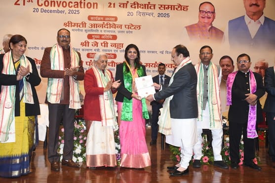 अटल बिहारी वाजपेई साइंटिफिक कन्वेंशन सेंटर में आयोजित केजीएमयू के 21वें दीक्षांत समारोह की झलकि अटल बिहारी वाजपेई साइंटिफिक कन्वेंशन सेंटर में आयोजित केजीएमयू के 21वें दीक्षांत समारोह की झलकि