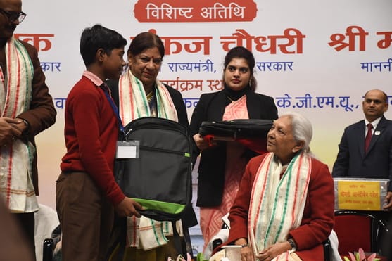 अटल बिहारी वाजपेई साइंटिफिक कन्वेंशन सेंटर में आयोजित केजीएमयू के 21वें दीक्षांत समारोह की झलकि अटल बिहारी वाजपेई साइंटिफिक कन्वेंशन सेंटर में आयोजित केजीएमयू के 21वें दीक्षांत समारोह की झलकि