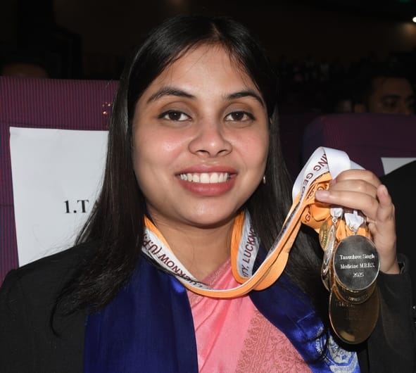 अटल बिहारी वाजपेई साइंटिफिक कन्वेंशन सेंटर में आयोजित केजीएमयू के 21वें दीक्षांत समारोह की झलकि अटल बिहारी वाजपेई साइंटिफिक कन्वेंशन सेंटर में आयोजित केजीएमयू के 21वें दीक्षांत समारोह की झलकि