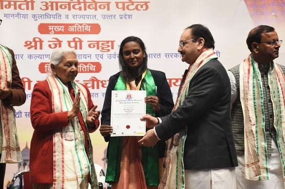 अटल बिहारी वाजपेई साइंटिफिक कन्वेंशन सेंटर में आयोजित केजीएमयू के 21वें दीक्षांत समारोह की झलकि अटल बिहारी वाजपेई साइंटिफिक कन्वेंशन सेंटर में आयोजित केजीएमयू के 21वें दीक्षांत समारोह की झलकि