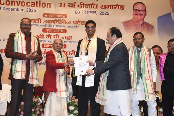 अटल बिहारी वाजपेई साइंटिफिक कन्वेंशन सेंटर में आयोजित केजीएमयू के 21वें दीक्षांत समारोह की झलकि अटल बिहारी वाजपेई साइंटिफिक कन्वेंशन सेंटर में आयोजित केजीएमयू के 21वें दीक्षांत समारोह की झलकि