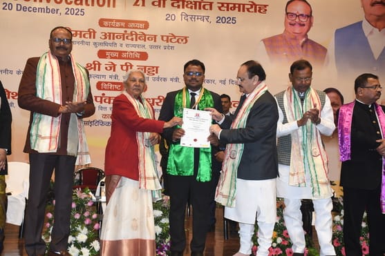 अटल बिहारी वाजपेई साइंटिफिक कन्वेंशन सेंटर में आयोजित केजीएमयू के 21वें दीक्षांत समारोह की झलकि अटल बिहारी वाजपेई साइंटिफिक कन्वेंशन सेंटर में आयोजित केजीएमयू के 21वें दीक्षांत समारोह की झलकि