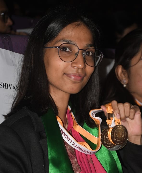 अटल बिहारी वाजपेई साइंटिफिक कन्वेंशन सेंटर में आयोजित केजीएमयू के 21वें दीक्षांत समारोह की झलकि अटल बिहारी वाजपेई साइंटिफिक कन्वेंशन सेंटर में आयोजित केजीएमयू के 21वें दीक्षांत समारोह की झलकि