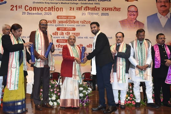 अटल बिहारी वाजपेई साइंटिफिक कन्वेंशन सेंटर में आयोजित केजीएमयू के 21वें दीक्षांत समारोह की झलकि अटल बिहारी वाजपेई साइंटिफिक कन्वेंशन सेंटर में आयोजित केजीएमयू के 21वें दीक्षांत समारोह की झलकि