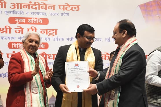 अटल बिहारी वाजपेई साइंटिफिक कन्वेंशन सेंटर में आयोजित केजीएमयू के 21वें दीक्षांत समारोह की झलकि अटल बिहारी वाजपेई साइंटिफिक कन्वेंशन सेंटर में आयोजित केजीएमयू के 21वें दीक्षांत समारोह की झलकि