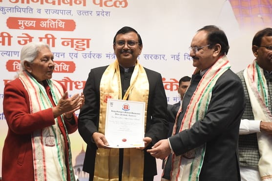 अटल बिहारी वाजपेई साइंटिफिक कन्वेंशन सेंटर में आयोजित केजीएमयू के 21वें दीक्षांत समारोह की झलकि अटल बिहारी वाजपेई साइंटिफिक कन्वेंशन सेंटर में आयोजित केजीएमयू के 21वें दीक्षांत समारोह की झलकि