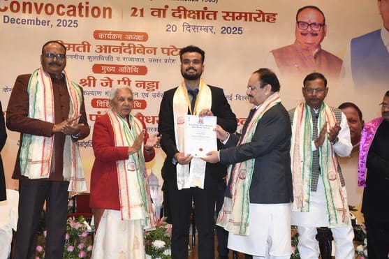 अटल बिहारी वाजपेई साइंटिफिक कन्वेंशन सेंटर में आयोजित केजीएमयू के 21वें दीक्षांत समारोह की झलकि अटल बिहारी वाजपेई साइंटिफिक कन्वेंशन सेंटर में आयोजित केजीएमयू के 21वें दीक्षांत समारोह की झलकि