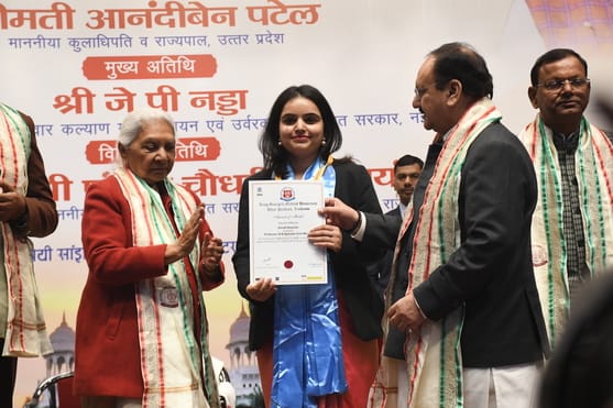 अटल बिहारी वाजपेई साइंटिफिक कन्वेंशन सेंटर में आयोजित केजीएमयू के 21वें दीक्षांत समारोह की झलकि अटल बिहारी वाजपेई साइंटिफिक कन्वेंशन सेंटर में आयोजित केजीएमयू के 21वें दीक्षांत समारोह की झलकि