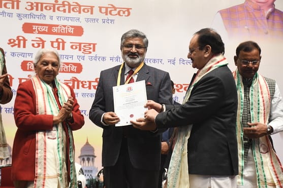 अटल बिहारी वाजपेई साइंटिफिक कन्वेंशन सेंटर में आयोजित केजीएमयू के 21वें दीक्षांत समारोह की झलकि अटल बिहारी वाजपेई साइंटिफिक कन्वेंशन सेंटर में आयोजित केजीएमयू के 21वें दीक्षांत समारोह की झलकि