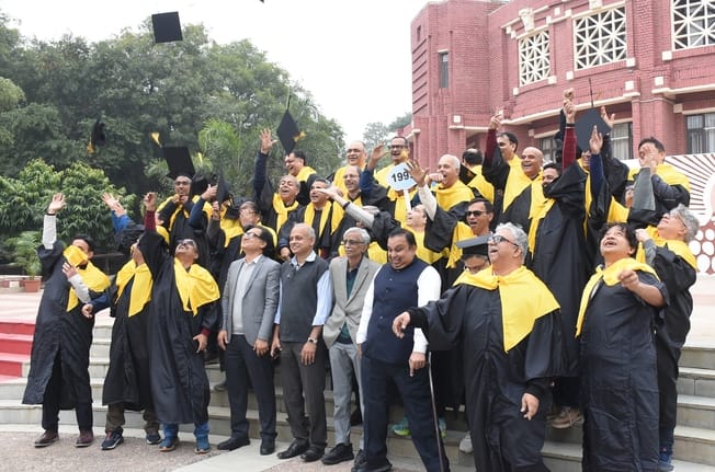 भारतीय प्रबंधन संस्थान (आईआईएम) में चल रहे तीन दिवसीय पूर्व छात्र पुनर्मिलन समारोह में शनिवार क भारतीय प्रबंधन संस्थान (आईआईएम) में चल रहे तीन दिवसीय पूर्व छात्र पुनर्मिलन समारोह में शनिवार क