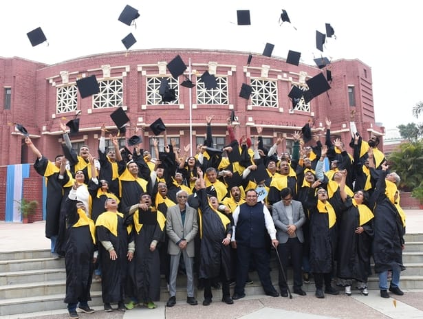 भारतीय प्रबंधन संस्थान (आईआईएम) में चल रहे तीन दिवसीय पूर्व छात्र पुनर्मिलन समारोह में शनिवार क भारतीय प्रबंधन संस्थान (आईआईएम) में चल रहे तीन दिवसीय पूर्व छात्र पुनर्मिलन समारोह में शनिवार क