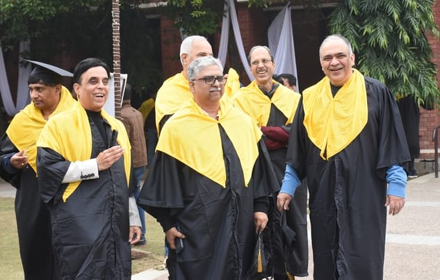 भारतीय प्रबंधन संस्थान (आईआईएम) में चल रहे तीन दिवसीय पूर्व छात्र पुनर्मिलन समारोह में शनिवार क भारतीय प्रबंधन संस्थान (आईआईएम) में चल रहे तीन दिवसीय पूर्व छात्र पुनर्मिलन समारोह में शनिवार क