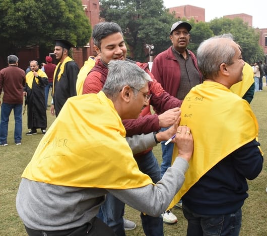 भारतीय प्रबंधन संस्थान (आईआईएम) में चल रहे तीन दिवसीय पूर्व छात्र पुनर्मिलन समारोह में शनिवार क भारतीय प्रबंधन संस्थान (आईआईएम) में चल रहे तीन दिवसीय पूर्व छात्र पुनर्मिलन समारोह में शनिवार क