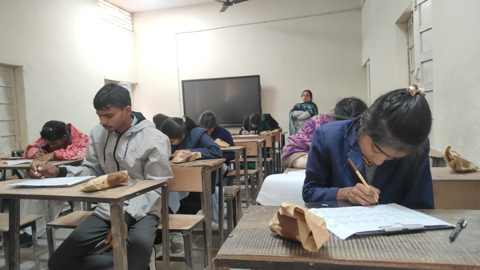 फोटो 01- सोनीपत के अकबरपुर बारोटा स्थित पीएमश्री राजकीय विद्यालय में आयोजित सैंड ऑफ आर्ट शो कार