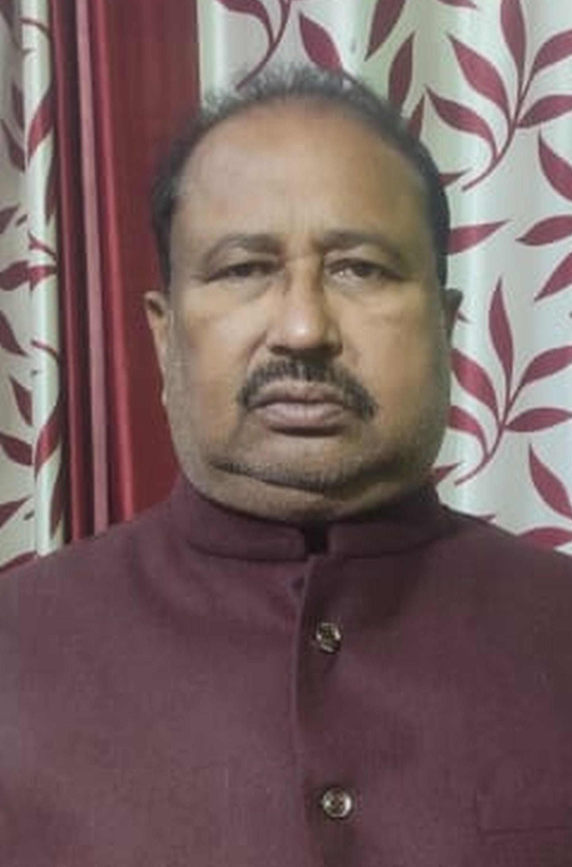 फोटो-38- मृतक सेवा निवृत्त लेखपाल महेंद्र प्रताप सिंह की फाइल फ़ोटो। स्रोत परिजन फोटो-38- मृतक सेवा निवृत्त लेखपाल महेंद्र प्रताप सिंह की फाइल फ़ोटो। स्रोत परिजन