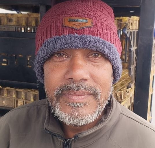 फोटो06अमरपुर काली नदी पुल  के पास मिट्टी ढहने से सड़क किनारे हुआ गड्ढा। संवाद