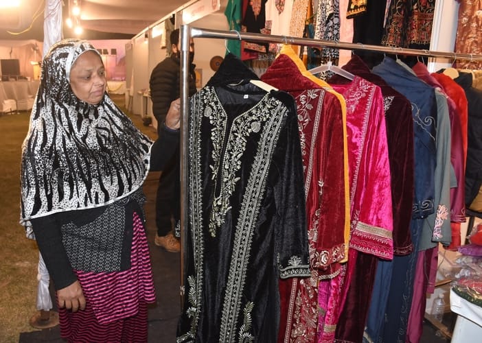 गोमतीनगर स्थित संगीत नाटक अकादमी परिसर में तीन दिवसीय सांस्कृतिक महोत्सव रिवायत गोमतीनगर स्थित संगीत नाटक अकादमी परिसर में तीन दिवसीय सांस्कृतिक महोत्सव रिवायत