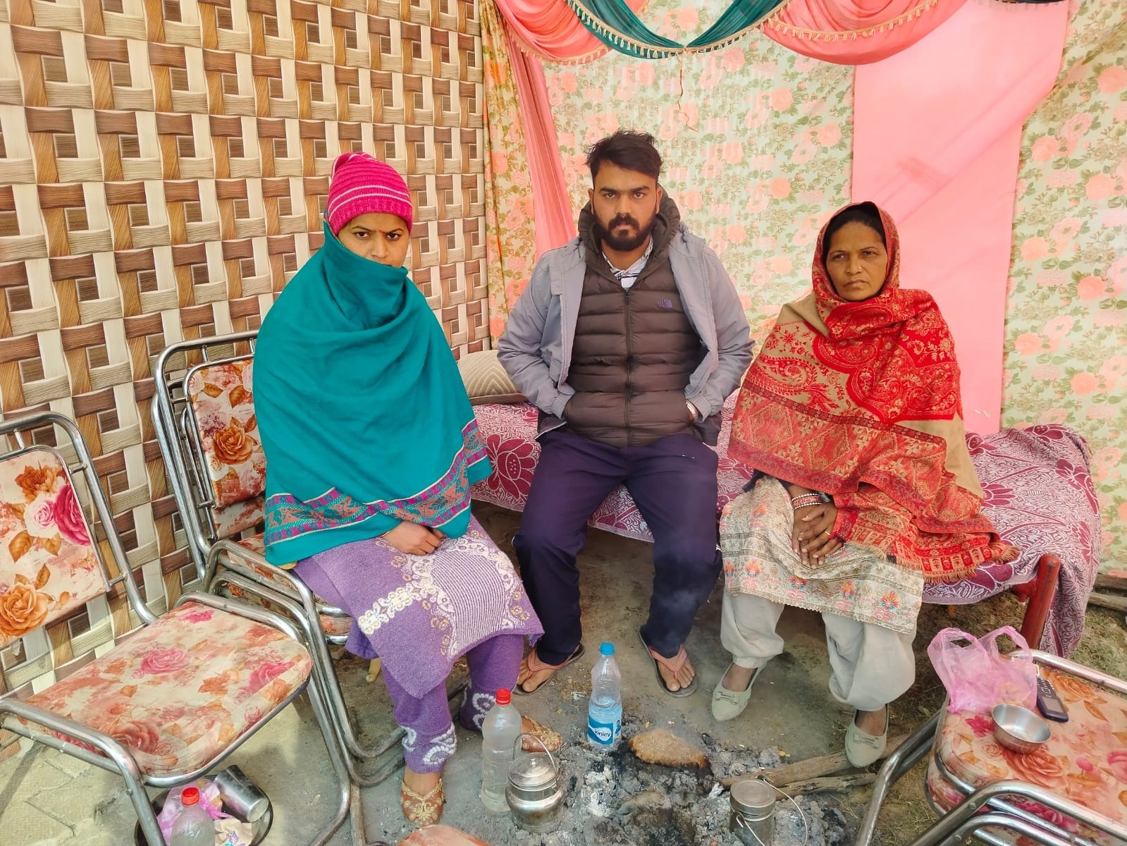 गांव महमदपुर में बंद पड़ा विवाहिता का ससुराल में घर। स्वयं