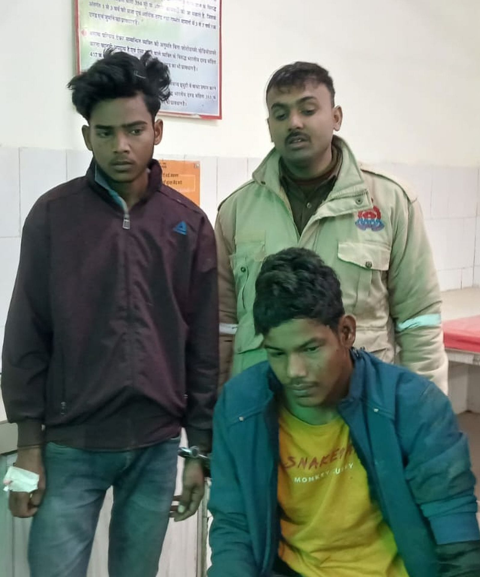 जाम लगाने को सड़क पर खड़े किए तख्त। संवाद जाम लगाने को सड़क पर खड़े किए तख्त। संवाद