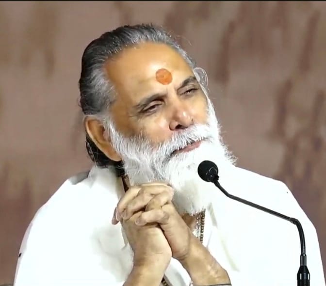 सत्संग सुनती महिलाएं। संवाद सत्संग सुनती महिलाएं। संवाद
