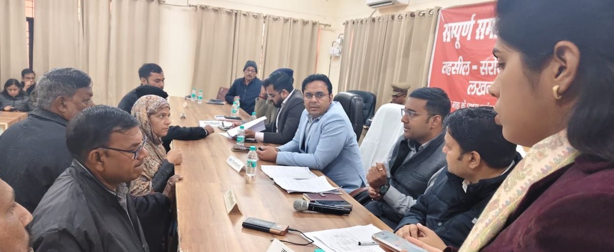 तहसीलों में समाधान दिवस में पहुंचे लोग। तहसीलों में समाधान दिवस में पहुंचे लोग।