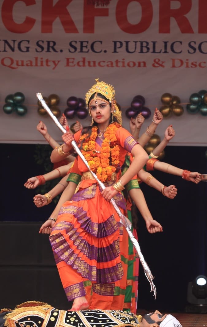 ऊना के रॉकफोर्ड स्कूल में बार्षिक समारोह में प्रस्तुति देते नन्हे विद्यार्थी।संवाद ऊना के रॉकफोर्ड स्कूल में बार्षिक समारोह में प्रस्तुति देते नन्हे विद्यार्थी।संवाद