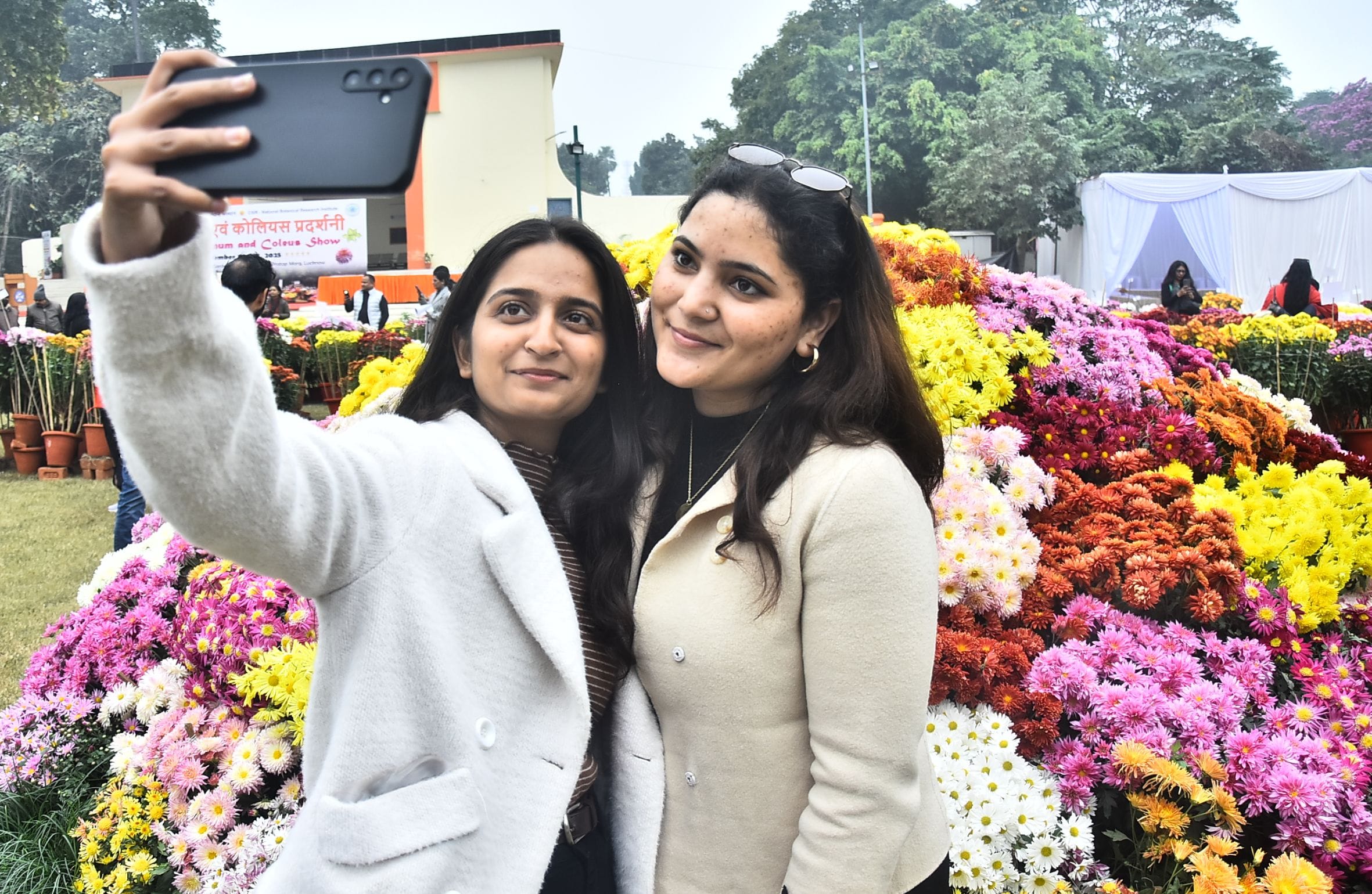 वनस्पति उद्यान स्थित सेंट्रल लॉन में दो दिवसीय गुलदाउदी एवं कोलियस पुष्प प्रदर्शनी–2025 का शुभा