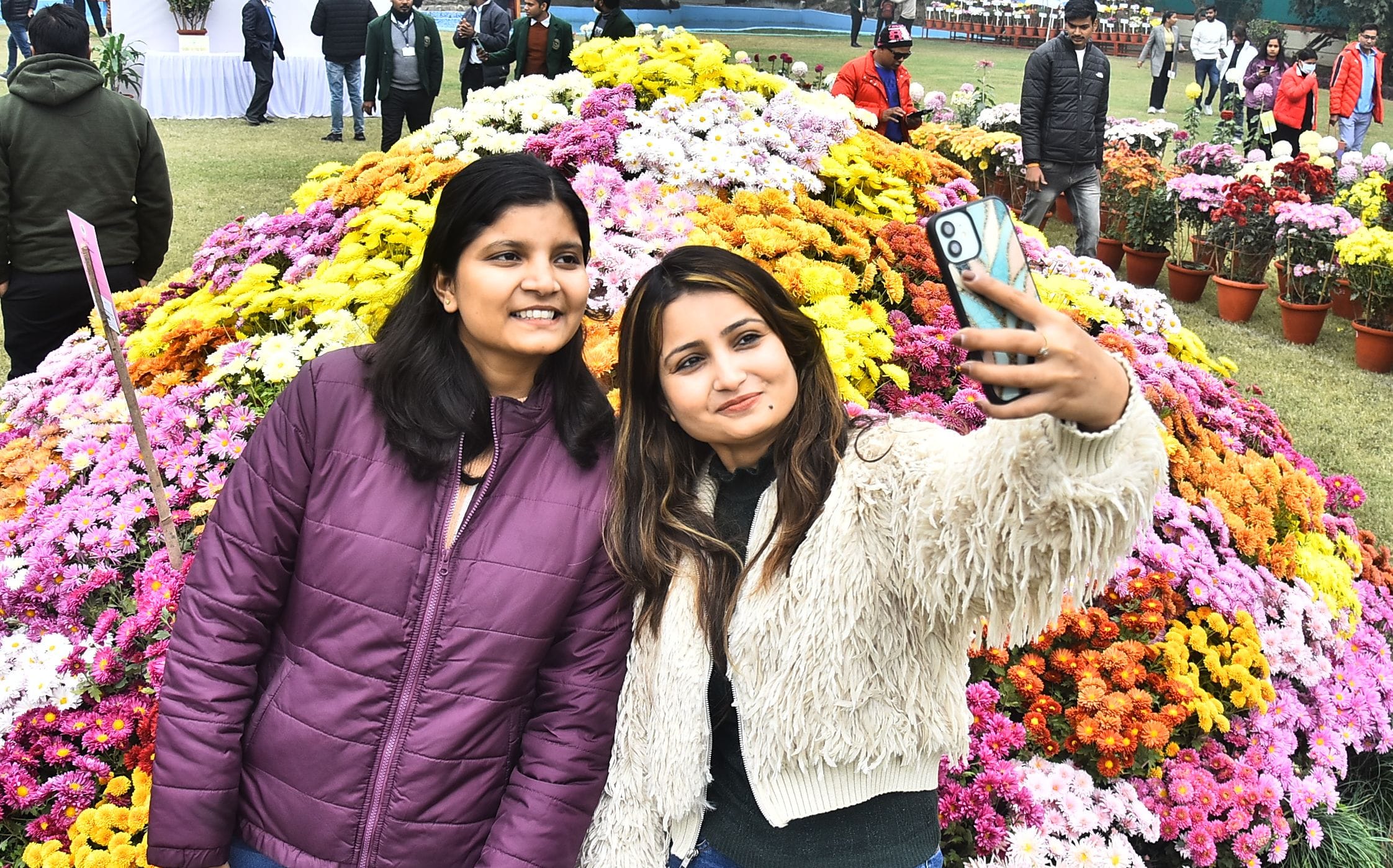 वनस्पति उद्यान स्थित सेंट्रल लॉन में दो दिवसीय गुलदाउदी एवं कोलियस पुष्प प्रदर्शनी–2025 का शुभा
