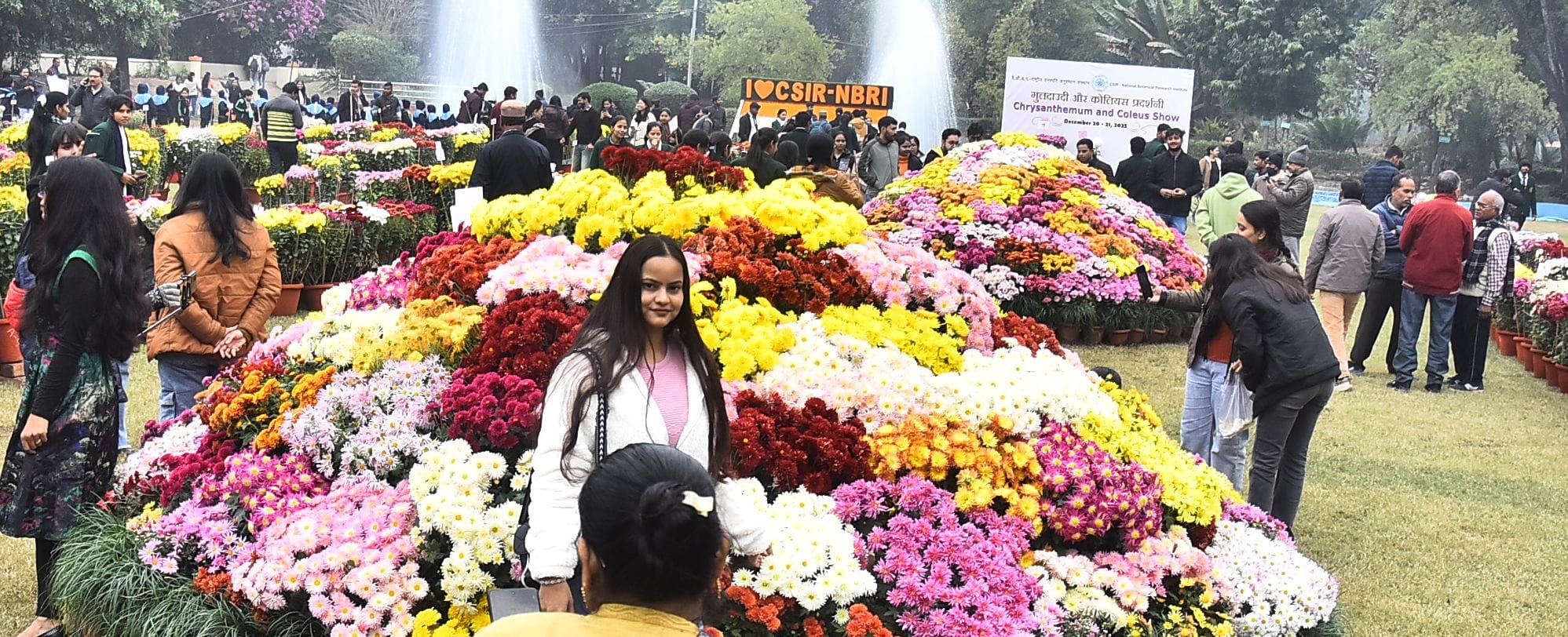 वनस्पति उद्यान स्थित सेंट्रल लॉन में दो दिवसीय गुलदाउदी एवं कोलियस पुष्प प्रदर्शनी–2025 का शुभा