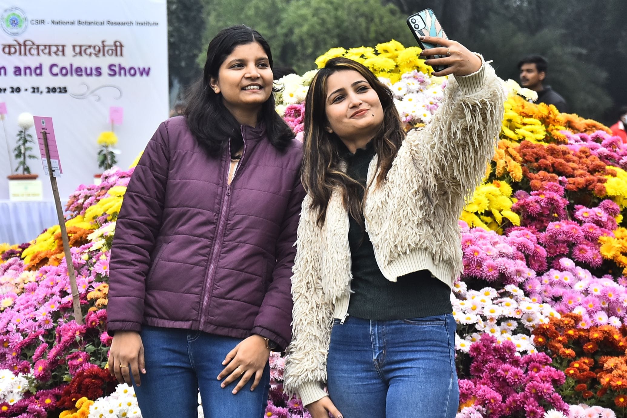 वनस्पति उद्यान स्थित सेंट्रल लॉन में दो दिवसीय गुलदाउदी एवं कोलियस पुष्प प्रदर्शनी–2025 का शुभा