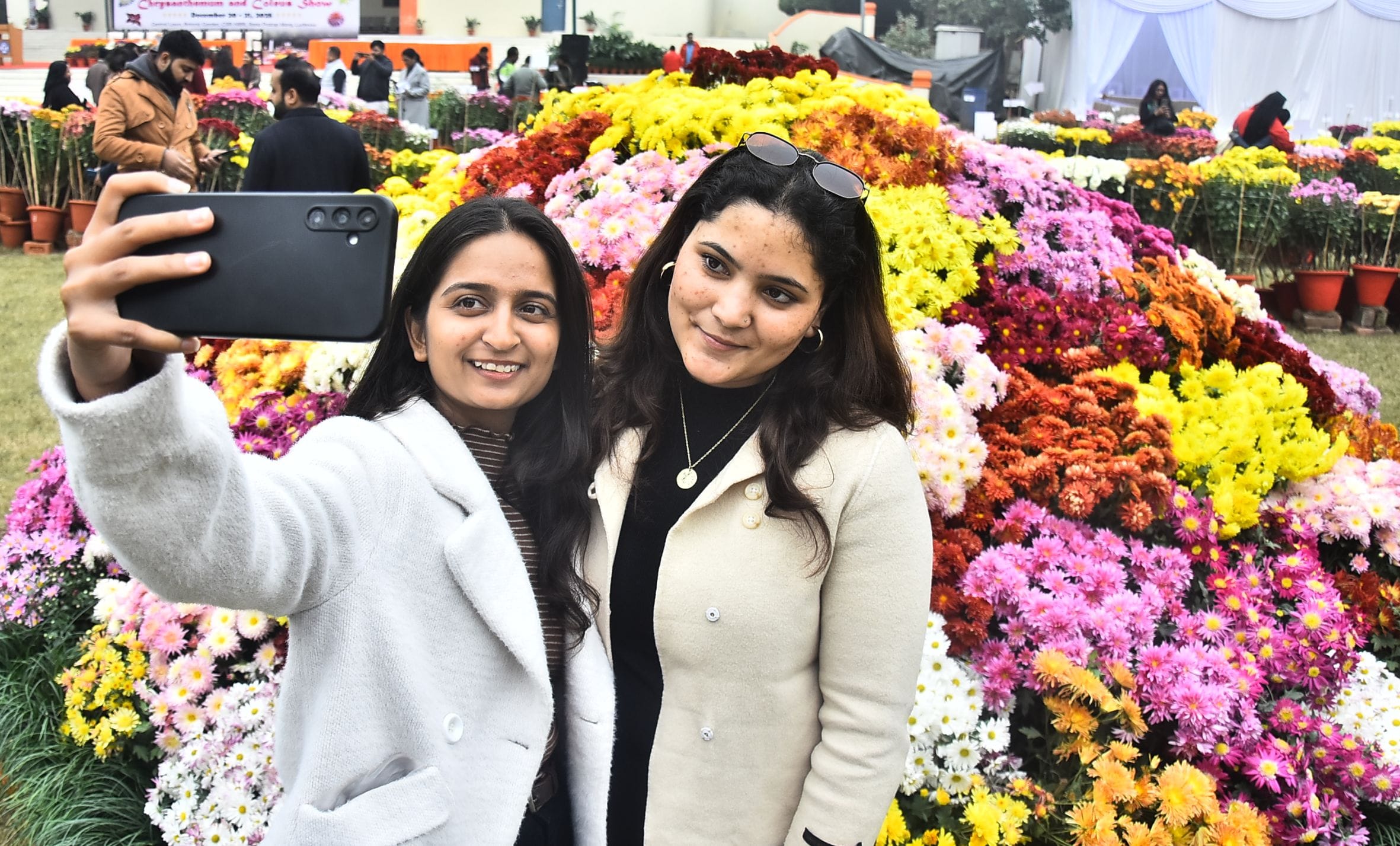 वनस्पति उद्यान स्थित सेंट्रल लॉन में दो दिवसीय गुलदाउदी एवं कोलियस पुष्प प्रदर्शनी–2025 का शुभा