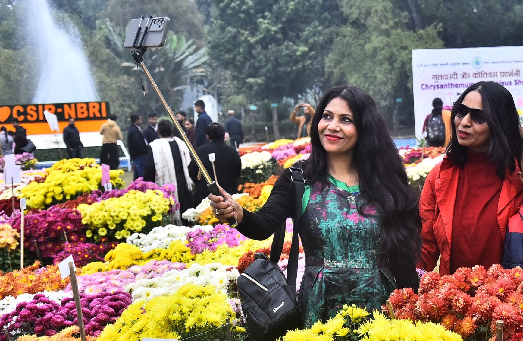 वनस्पति उद्यान स्थित सेंट्रल लॉन में दो दिवसीय गुलदाउदी एवं कोलियस पुष्प प्रदर्शनी–2025 का शुभा