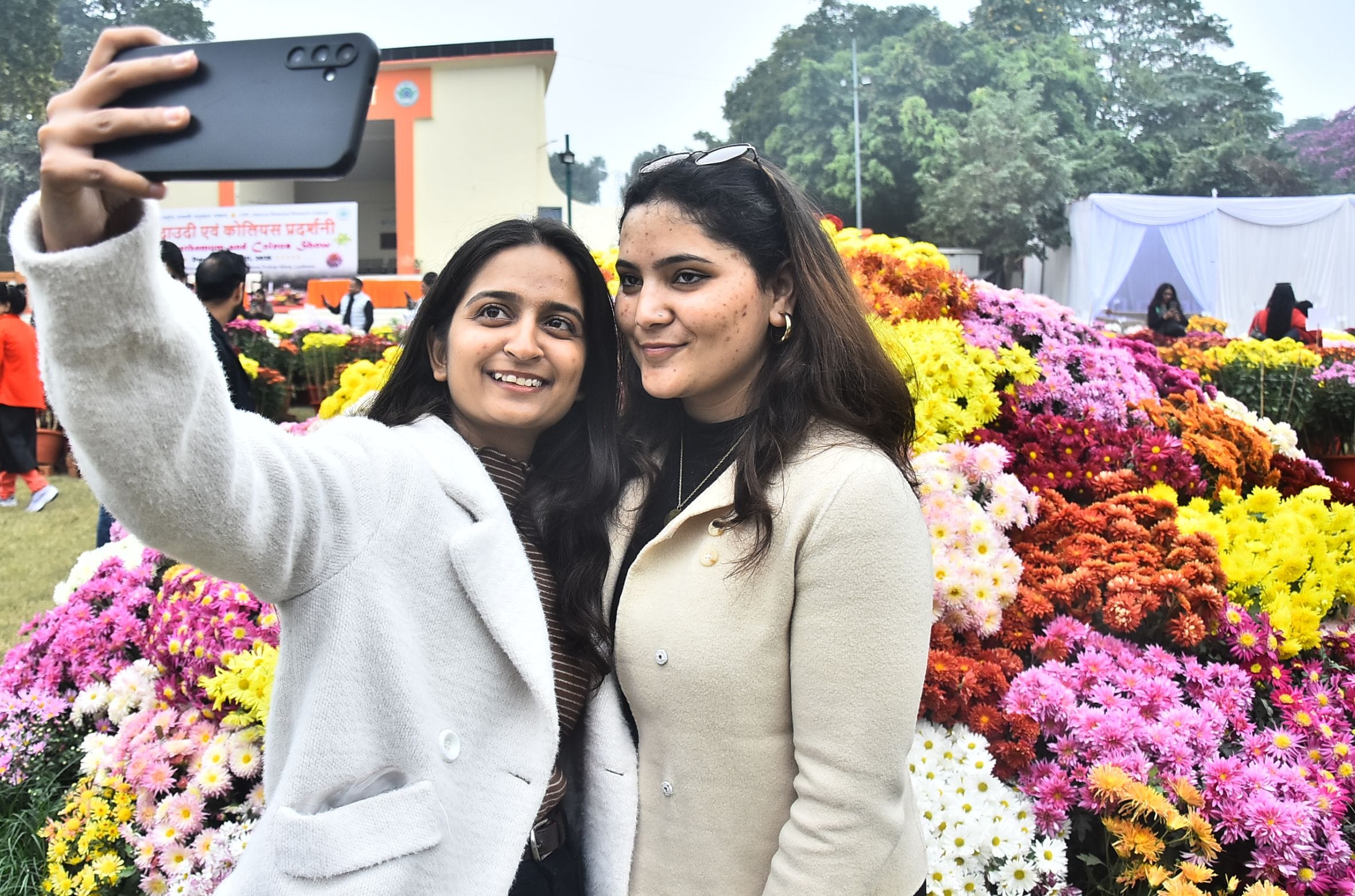 वनस्पति उद्यान स्थित सेंट्रल लॉन में दो दिवसीय गुलदाउदी एवं कोलियस पुष्प प्रदर्शनी–2025 का शुभा