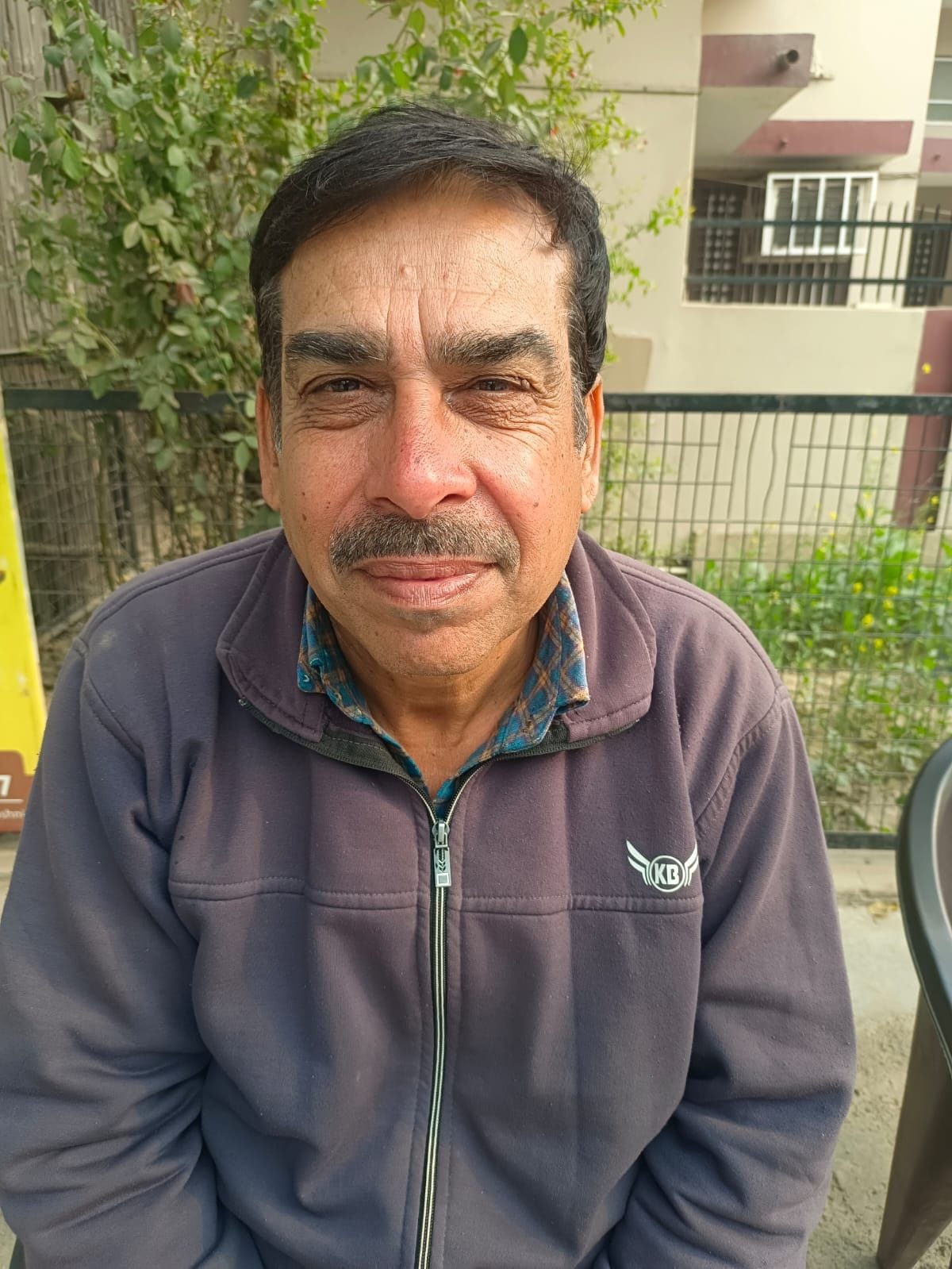 38...शहर में दिल्ली रोड के डिवाइडर पर ग्रिल टूटने से बने अवैध कट से गुजरते वाहन चालक। संवाद 38...शहर में दिल्ली रोड के डिवाइडर पर ग्रिल टूटने से बने अवैध कट से गुजरते वाहन चालक। संवाद