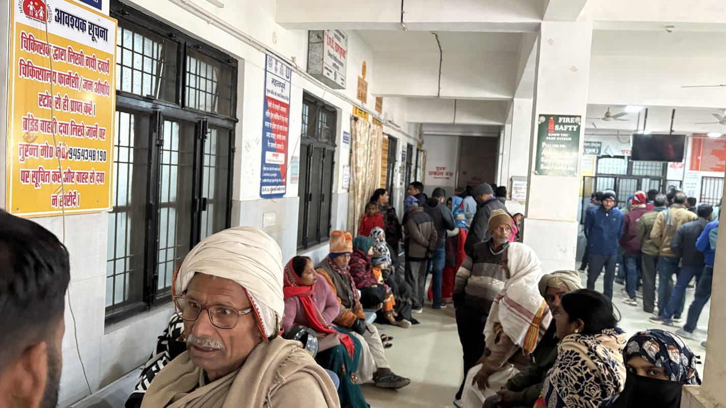 9-जिला अस्पताल में सुबह 11:44 बजे तक खाली जनरल सर्जन की कुर्सी।-संवाद