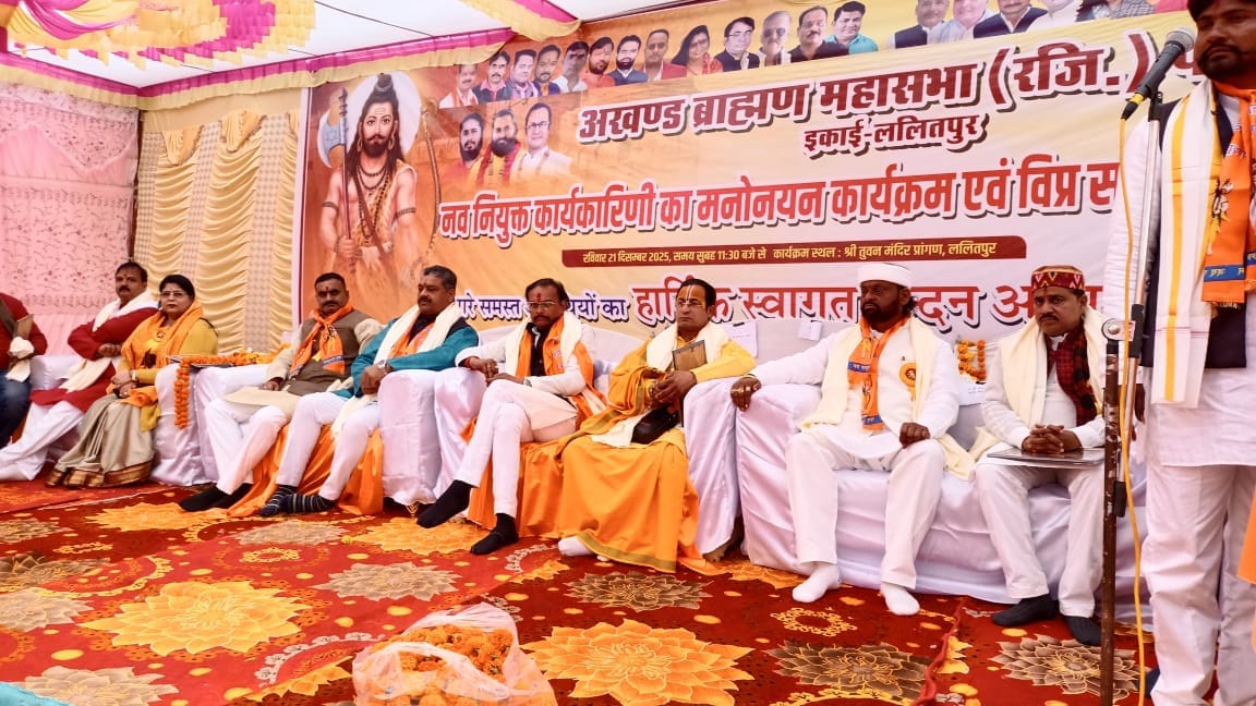 अखंड ब्राह्मण महासभा में शामिल होने आए योगी सत्यनाथ अखंड ब्राह्मण महासभा में शामिल होने आए योगी सत्यनाथ