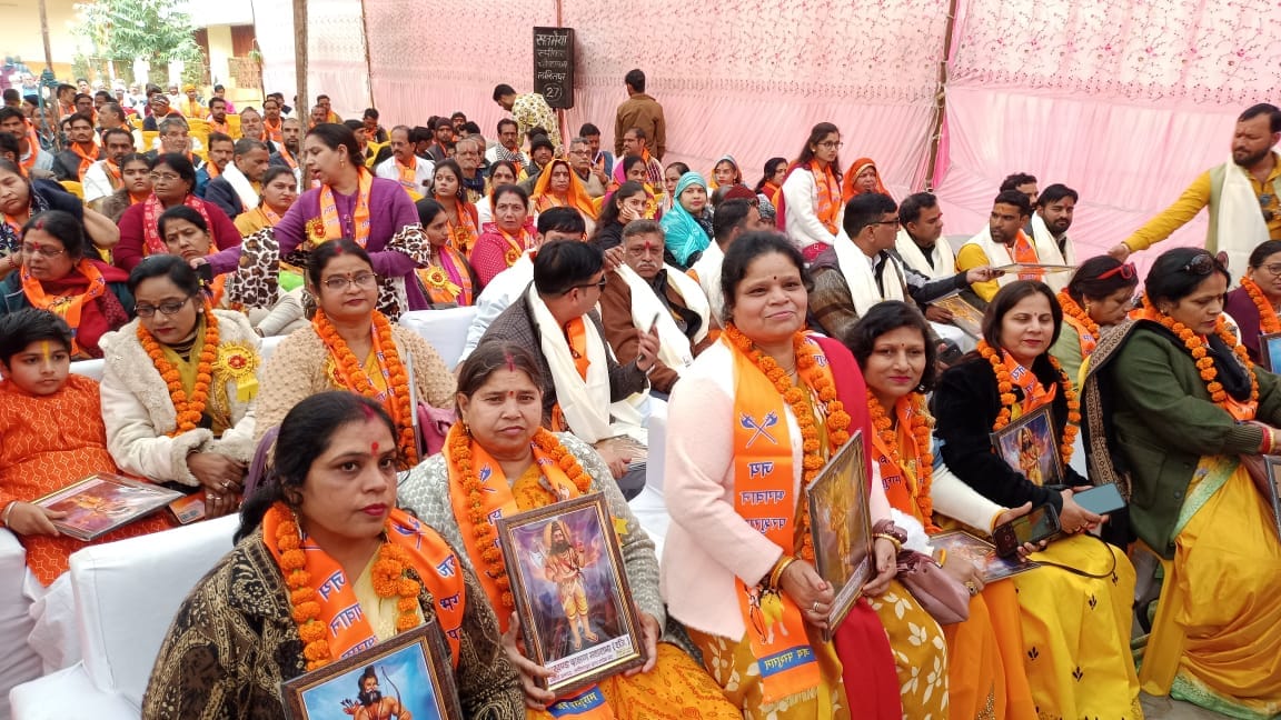 अखंड ब्राह्मण महासभा में शामिल होने आए योगी सत्यनाथ अखंड ब्राह्मण महासभा में शामिल होने आए योगी सत्यनाथ