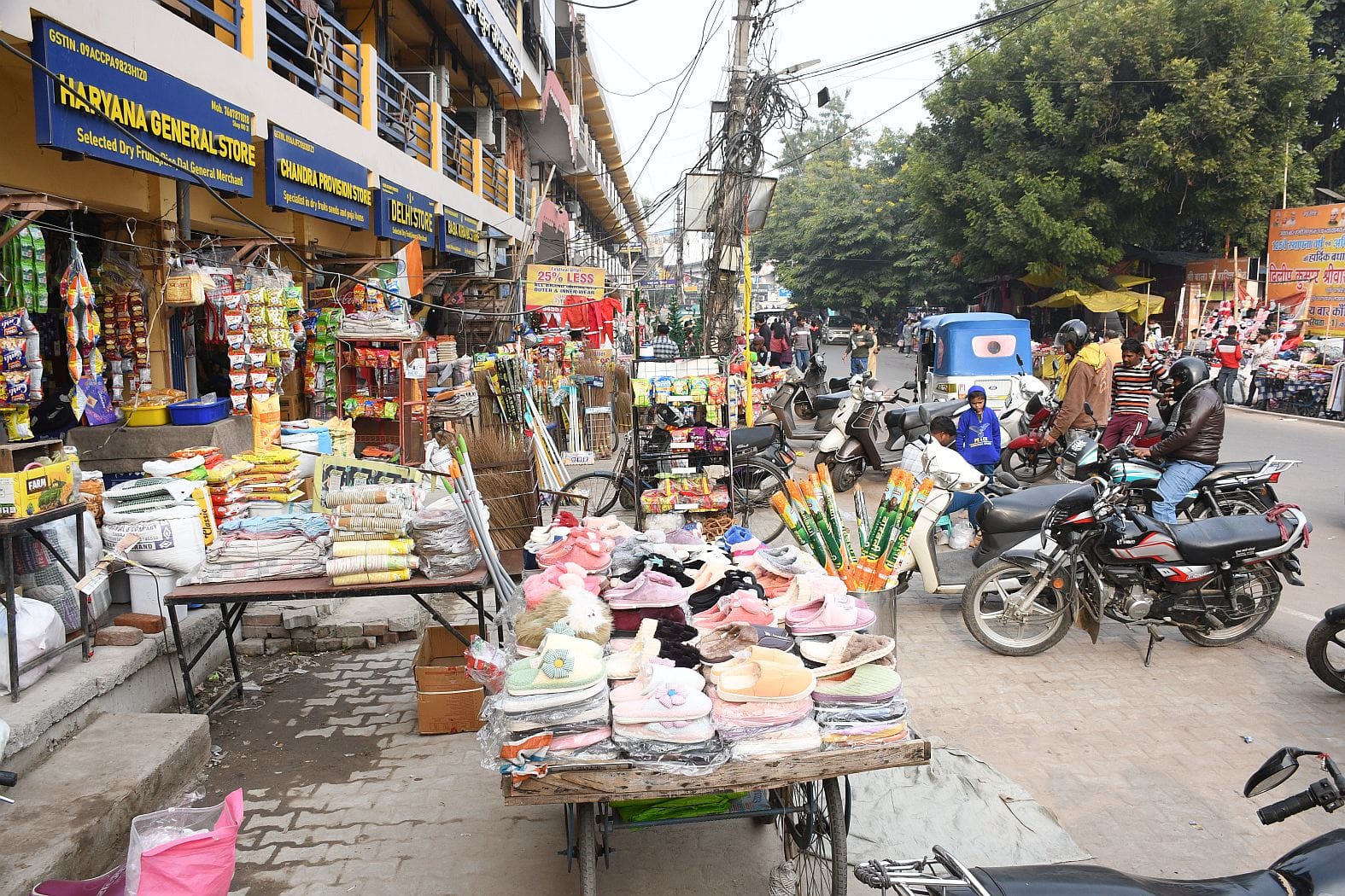 भूतनाथ बाजार में अतिक्रमण।
